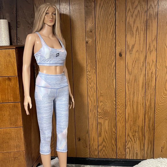 Pelotón"Set Two With-Sport bra & Cropped Pant Matching set - Picture 6 of 14